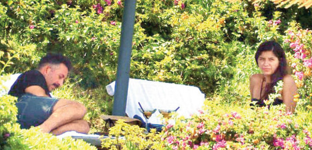 Cem Yılmaz yeni kız arkadaşına siper oldu - Resim: 2