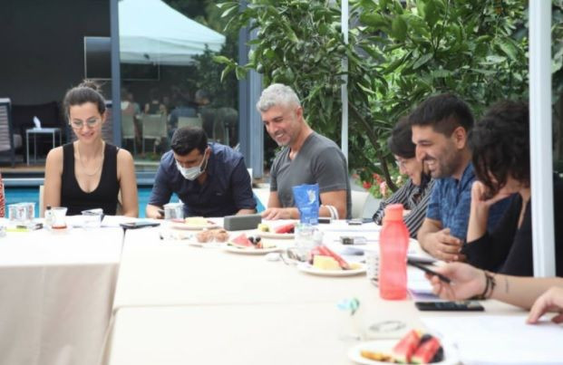 Star TV'nin yeni dizisi 'Seni Çok Bekledim' setinden ilk kare Özcan Deniz'den geldi - Resim: 2