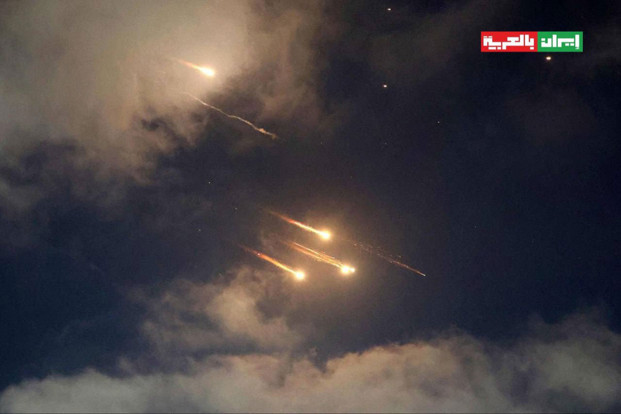 Beklenen oldu! İran, saat verip İsrail'e yüzlerce füze gönderdi - Resim: 0