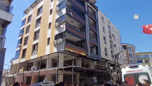 İzmir'de doğal gaz patlaması meydana geldi! Ölü ve yaralılar var - Resim: 1