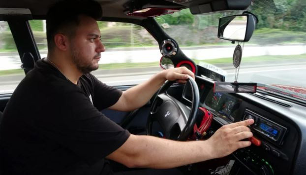 Aracına 130 bin TL'lik modifiye yaptırdı her hafta ceza yiyor - Resim: 1