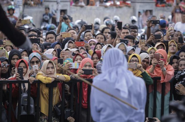 Vahşet! Zina yaptılar sokak ortasında kırbaç yediler - Resim: 3