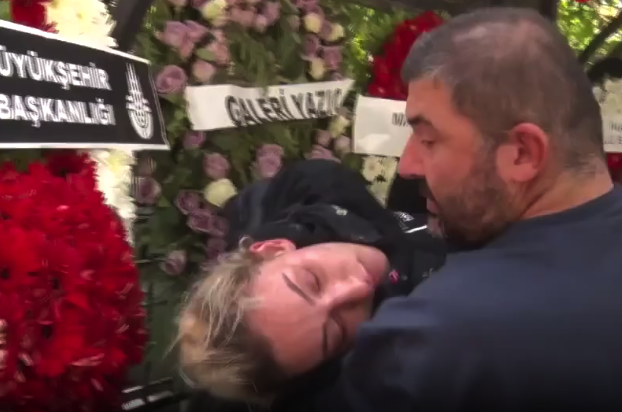 Güllü'nün cenazesinde kızı Tuyan ve eski eşi perişan oldu! Tuyan ölüme tanık olmuştu - Resim: 4