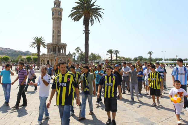 Sarı lacivert isyana gözaltı - Resim: 3