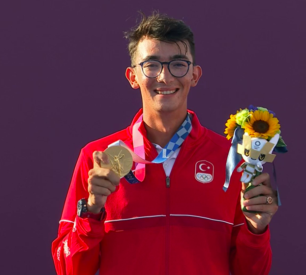 Milli okçu Mete Gazoz tarihimizde ilki başardı! Olimpiyatlarda altın madalyayı kazandık - Resim: 0