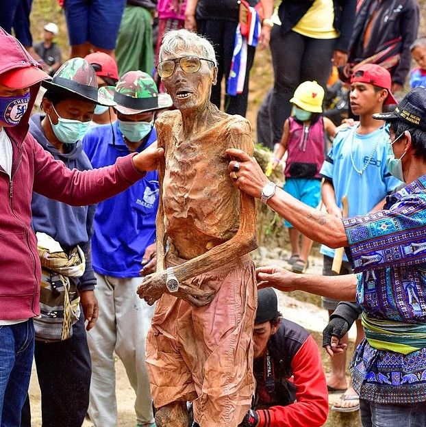 The Walking Dead gerçek oldu ölülerle insanlar bir arada... - Resim: 2