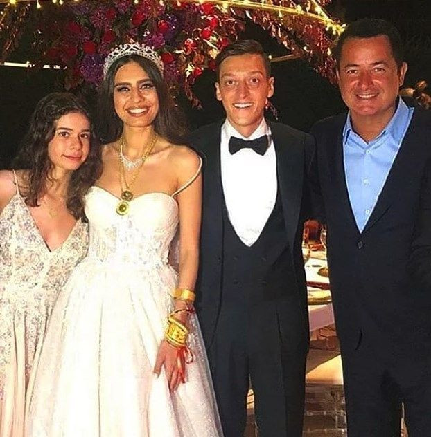 Mesut Özil'le evlenen Amine Gülşe'den dikkat çeken hamle - Resim: 4