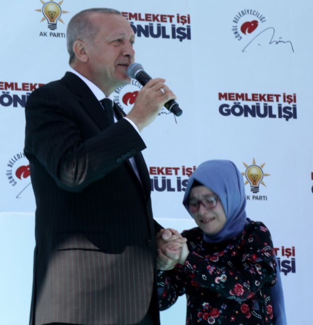 Cumhurbaşkanı Erdoğan, kendisine mektup yazan Şevval'le sahnede buluştu - Resim: 1
