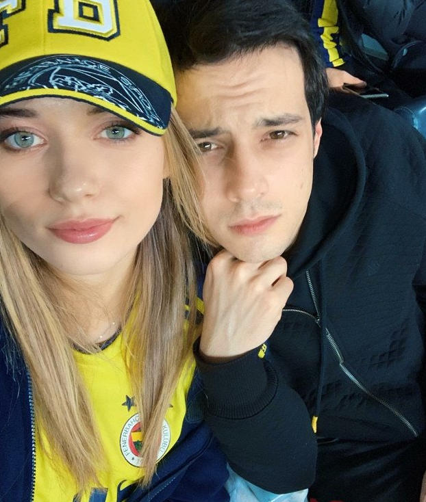 Afra Saraçoğlu Mert Yazıcıoğlu ayrıldı!  'Yalı Çapkını' yakışıklısı ve 'Darmaduman' güzeli gerçek aşkı bitirdi - Resim: 3