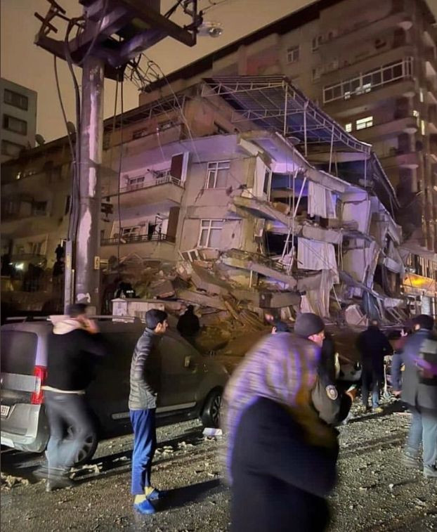 Kahramanmaraş'ta 7.4 deprem! Çok sayıda binalar yıkıldı! Göçük altında yardım çığlıkları: İşte atılan tweetler... - Resim: 1