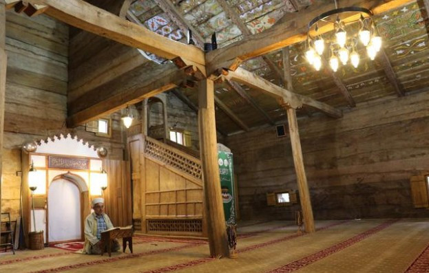 Tek çivisi bile yok bu cami 8 asırdır ayakta! - Resim: 3