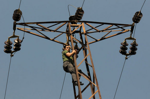 Yüksek gerilim hattında intihar girişimi - Resim: 1