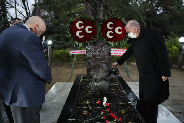 Erdoğan'dan Alparslan Türkeş'in kabrine ziyaret - Resim: 0
