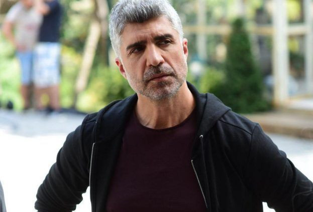 Milyonlar kazanan Özcan Deniz kardeşine yardım etmedi annesi hastaneye kaldırıldı - Resim: 4