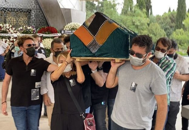 Yonca Evcimik'in annesi vefat etti: Bir yıl daha yaşasa 100 yaşına girecekti - Resim: 2