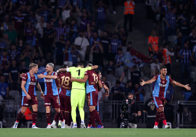 Trabzonspor Sivasspor'u farklı mağlup ederek Süper Kupa'nın sahibi oldu - Resim: 0