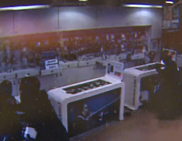 PKK'lılar dükkanları yağmaladı - Resim: 3