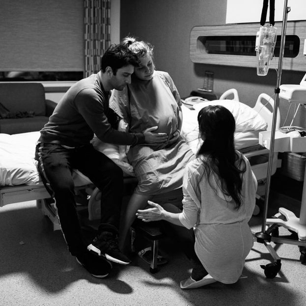 Hande Erçel yeğeninin göbek bağını kesti Murat Dalkılıç da yalnız bırakmadı - Resim: 1