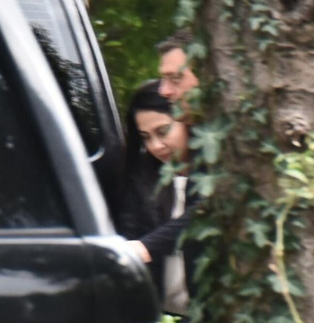 Tarkan'ın eşi Pınar Tevetoğlu görüntülendiğini anlayınca şoförün arkasına saklandı - Resim: 4
