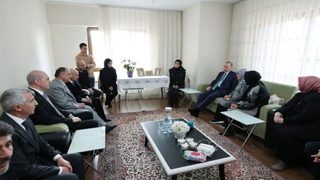 Cumhurbaşkanı Erdoğan'dan Kahramanmaraş'ta depremzede aileyle ziyaret - Resim: 0