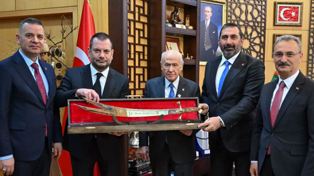 Trabzonspor heyeti, Devlet Bahçeli'yi ziyaret etti - Resim: 0