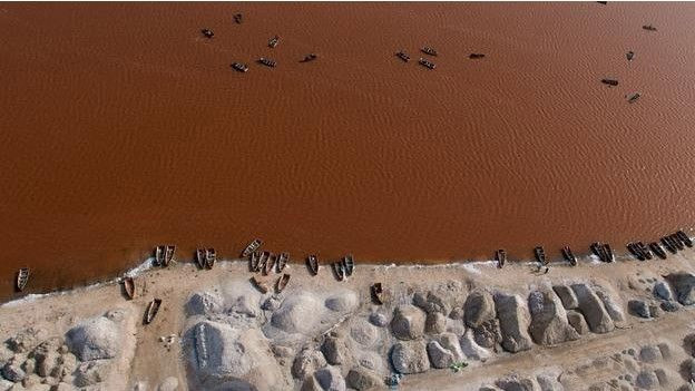 Bu göllerde yüzmek yürek ister - Resim: 4