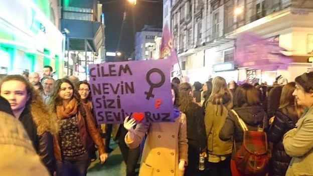 Kadınlar günü yürüyüşünden çılgın pankartlar - Resim: 3