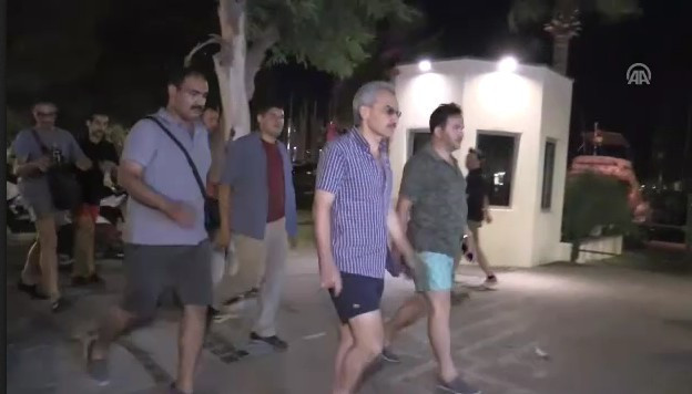 Elinde tesbih onlarca korumasıyla Bodrum'da gezdi kimse tanımadı - Resim: 4