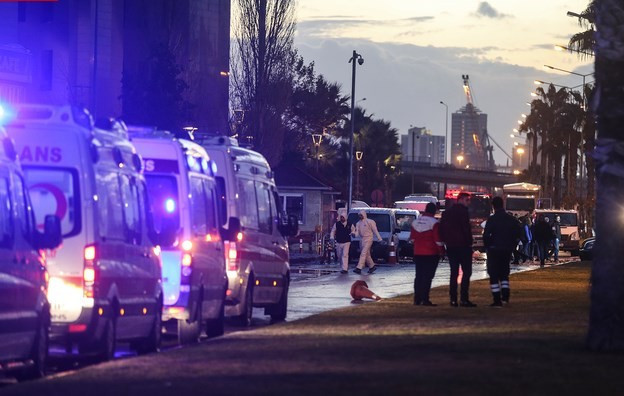 Dünya İzmir'deki saldırıyı bu karelerle gördü - Resim: 4