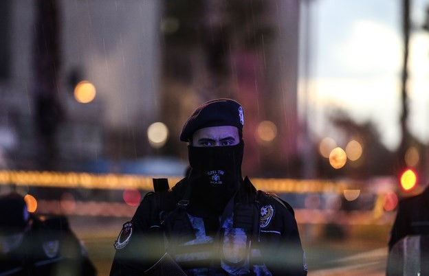 Dünya İzmir'deki saldırıyı bu karelerle gördü - Resim: 3