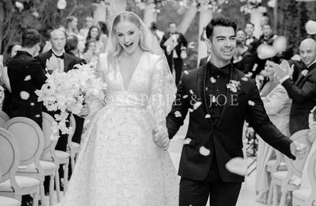 Game of Thrones'un yıldızı Sophie Turner eşi Joe Jonas ile tropikal balayında! - Resim: 1