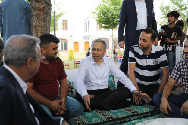 Bakan Yerlikaya Diyarbakır'da ziyaretlerde bulundu - Resim: 0