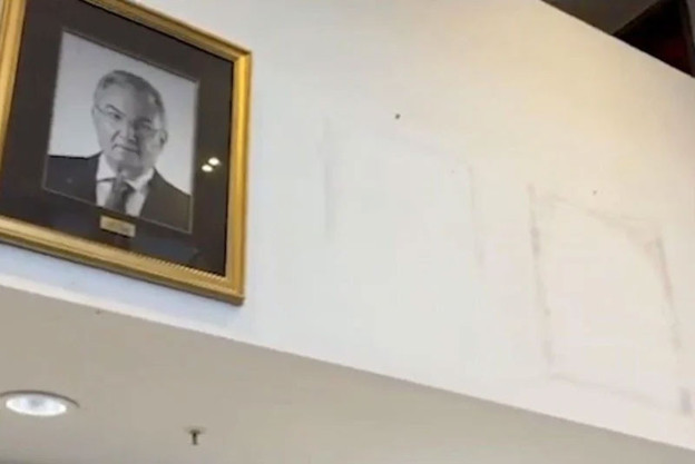 CHP genel merkezinden Özgür Özel'in fotoğrafı ve adı kaldırıldı - Resim: 0