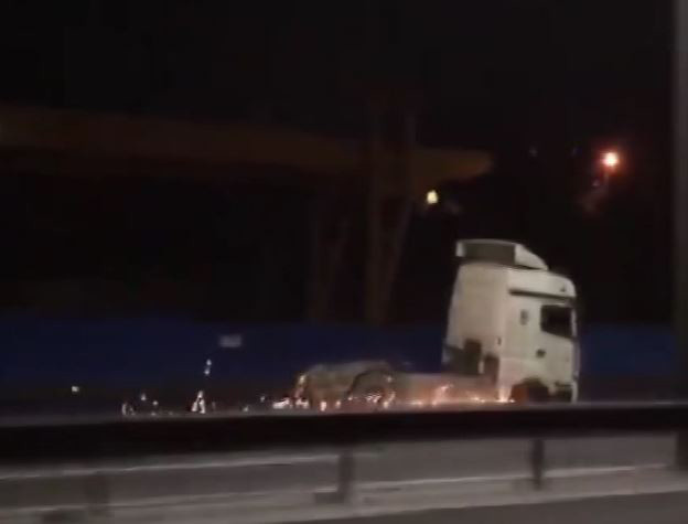 TEM'de ters şeritte ilerleyen TIR dehşeti görüntülendi - Resim: 2