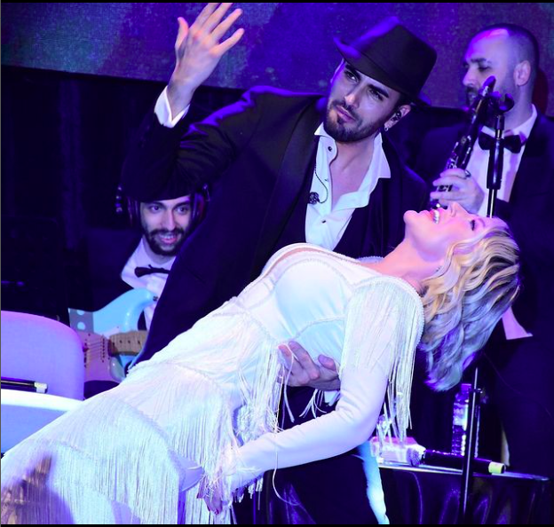 Seda Sayan evlendi 7. eşi Çağlar Ökten ile Prag planları suya düştü işte nikahtan kareler - Resim: 2