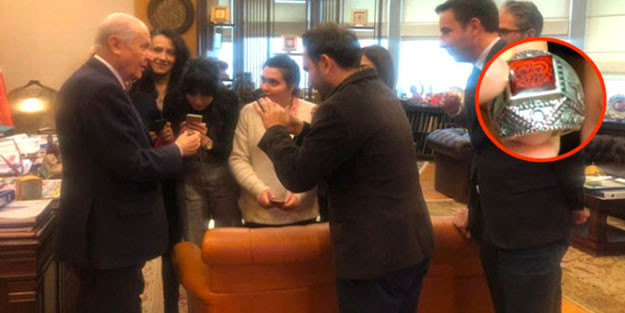 Devlet Bahçeli 2019'a yeni yüzüğüyle girdi öyle bir özelliği var ki... - Resim: 1