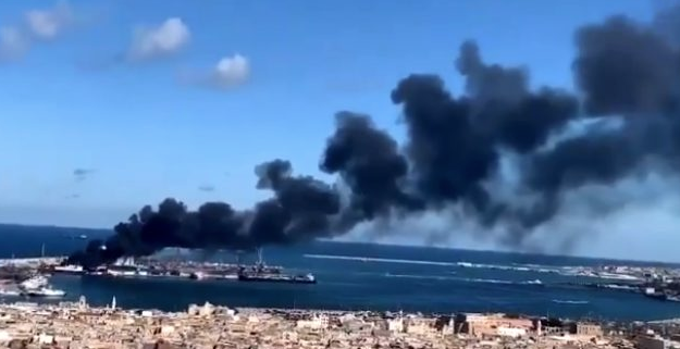 Türkiye karşıtı darbeci Hafter milislerinin iddiası: Türkiye'ye ait gemiyi vurduk - Resim: 1