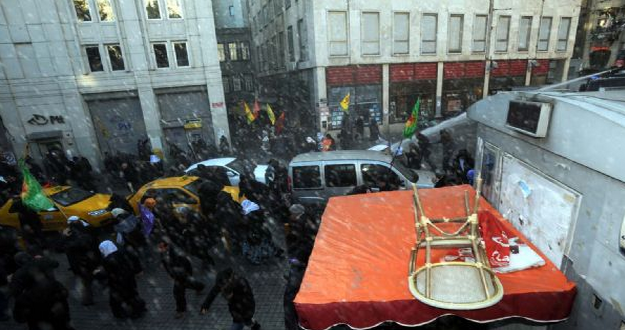 Taksim'de HDP'lilere polis müdahalesi - Resim: 1