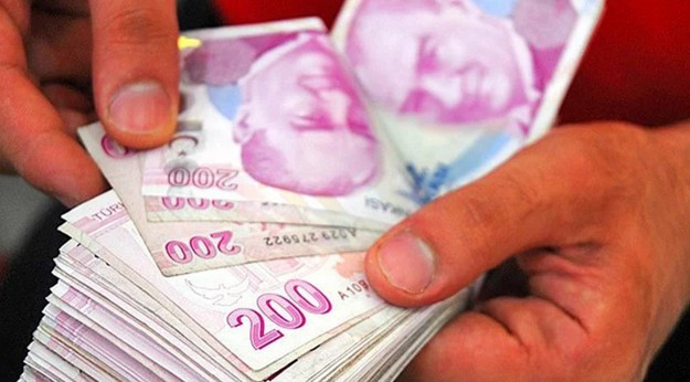 Bunu sadece Türkler yapıyor! Parmağı ıslatıp... - Resim: 1