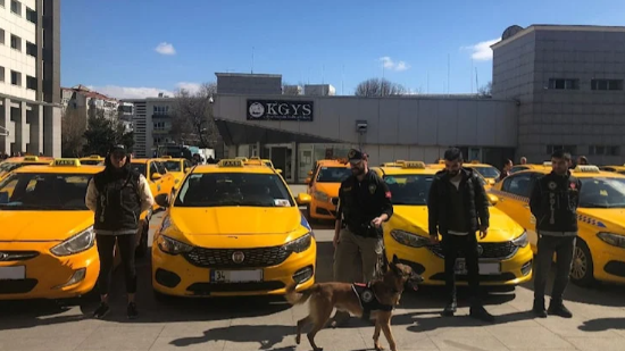 Fazla satana öyle bir prim vermişler ki! Yer İstanbul: Takside yolcu yerine uyuşturucu taşıdılar - Resim: 0