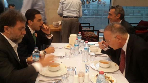 Ekmeleddin İhsanoğlu iftarını CNNTURK'de açtı - Resim: 2