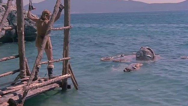 İzleyenler hiç fark edemedi Tarkan'ın ahtapot sahnesindeki hataya bakın - Resim: 2