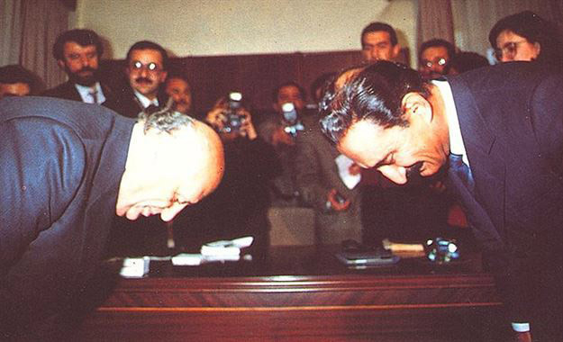 Türk siyasetinde çok konuşulan fotoğraflar! - Resim: 1