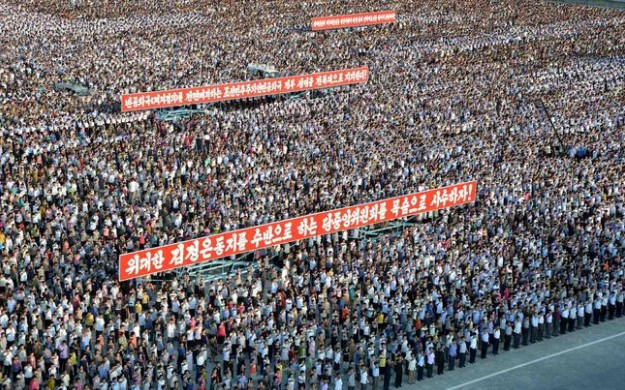 Kuzey Kore'de savaş alarmı binlerce kişi meydanlara indi - Resim: 4