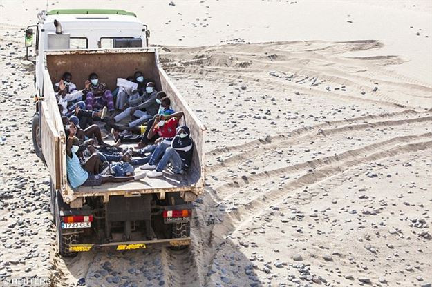 Çıplaklar plajında Ebola kabusu - Resim: 2
