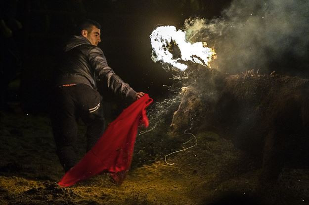 Boğa yakma festivalinden korkunç görüntüler - Resim: 3