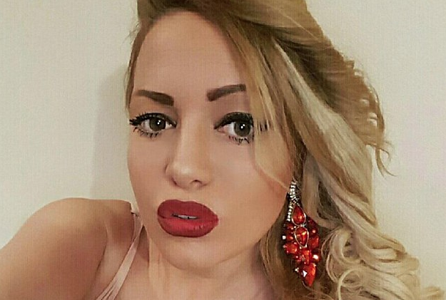 Ölen babasıyla selfie paylaştı vicdansız sosyal medya fenomeni ! - Resim: 1