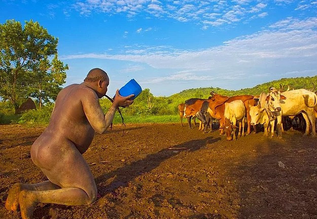 Dünyanın en ilkel kabilesi evleri bile dışkıdan! - Resim: 4