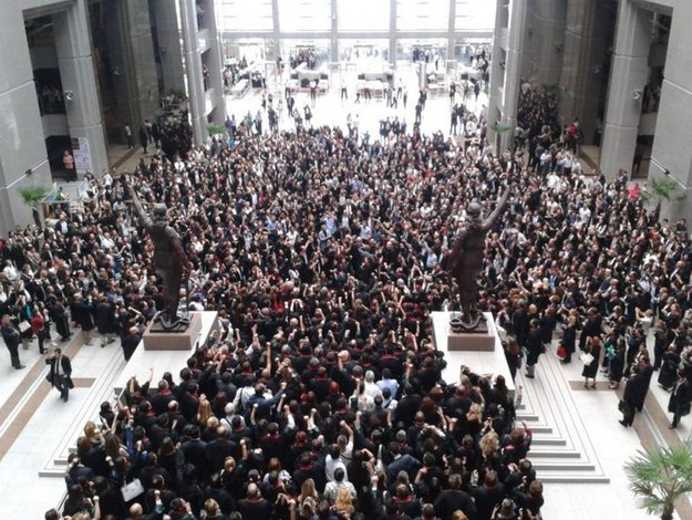 Çağlayan'da avukatlar ayaklandı - Resim: 1