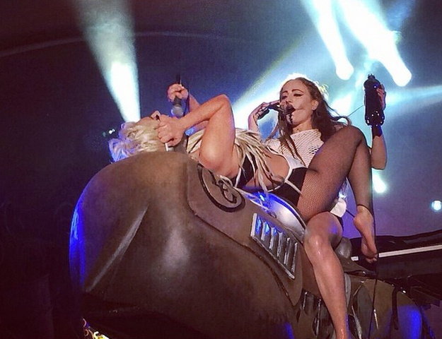 Lady Gaga'dan kusmuk şov! - Resim: 3